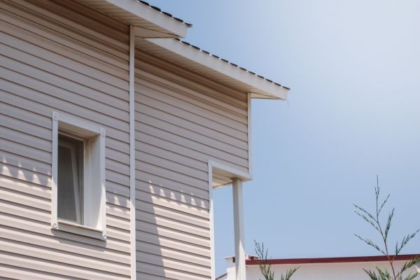Vinyl Siding Hole Repair in Sterling Heights